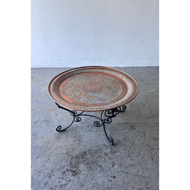38" Hollywood Regency 1950s Moroccan Hand-Hammered Copper Tray Top Coffee Table With Wrought Iron Base For Sale - Image 11 of 18