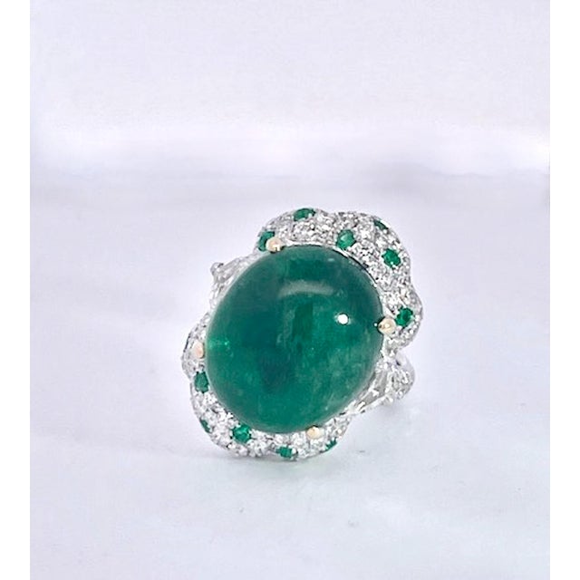 21.10 Carats Emerald Cabochon Ring 18k, Size 7 For Sale In Los Angeles - Image 6 of 12