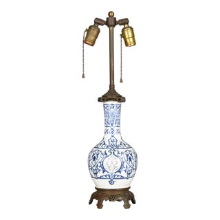 Late 19th Century Blue and White Chinese Porcelain & Brass Table Lamp For Sale