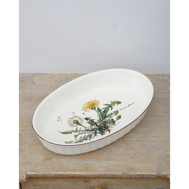 Villeroy & Boch baking and serving dish, Botanica series. The floral motif depicts a dandelion. The dish is made of...