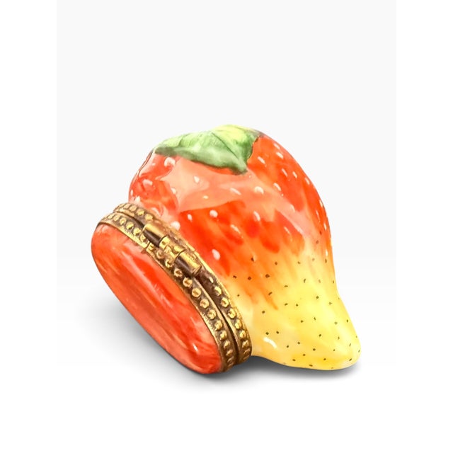 Late 20th Century Hand-Painted Rochard Limoges France Porcelain Strawberry Trinket Box For Sale In Boston - Image 6 of 8