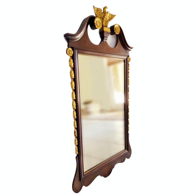 American Federal Carved Mahogany Parcel-Gilt Eagle Pediment Wall Mirror by Tomlinson For Sale In West Palm - Image 6 of 10