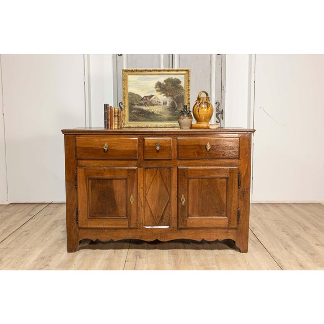 Early 19th Century Italian Early 19th Century Walnut Three Drawers over Two Doors Buffet For Sale - Image 5 of 16