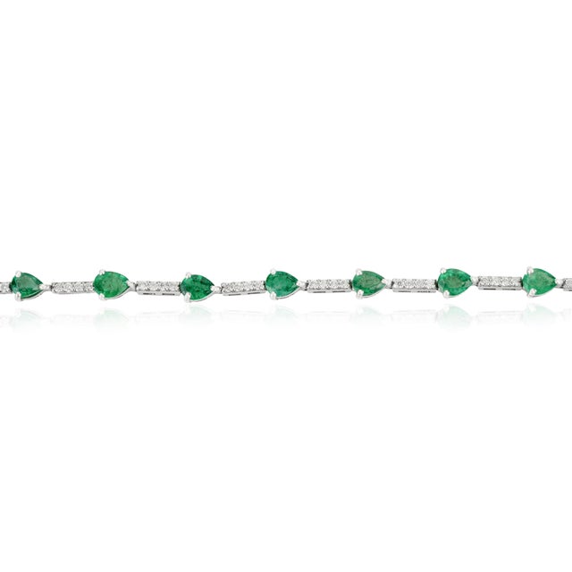 2.44ct Pear-Shaped Emerald & Diamond Tennis Bracelet 7 Inches in 14k White Gold For Sale - Image 4 of 14