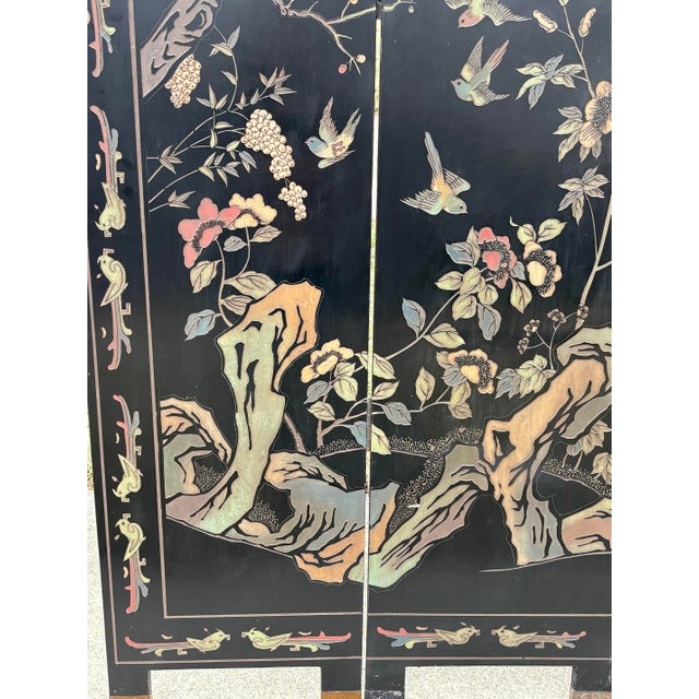 Maitland - Smith Exquisite Chinese Export Four Panel Coromandel Screen With Birds in Landscape For Sale - Image 4 of 15