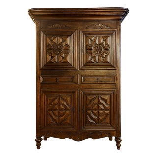 18th Century Four-Door Cabinet in Walnut For Sale
