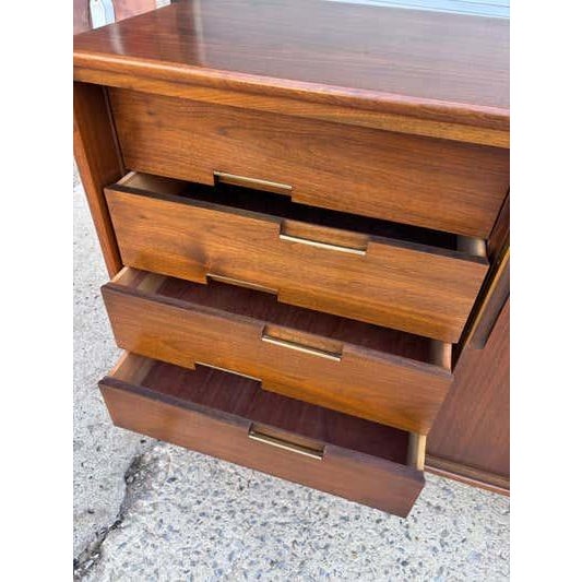 Cavalier Mid 20th Century Cavalier low dresser/ Credenza, Attributed For Sale - Image 4 of 11