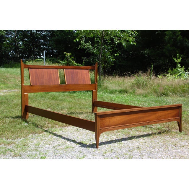 Vintage Mid Century Modern Walnut Kent Coffey Town House Double Full