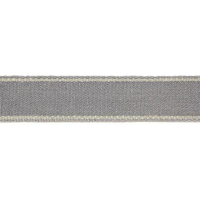 This classic flat woven tape features a fine herringbone weave and a thin band of contrasting color at its edge. Its...