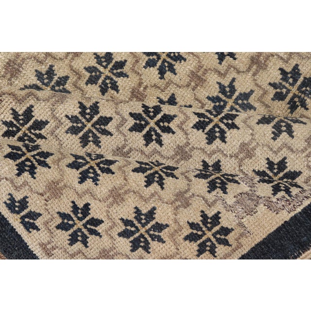 Vintage Turkish Oushak Rug With Latticework and Poinsettia Shapes 4'4 X 9'9 For Sale - Image 14 of 15