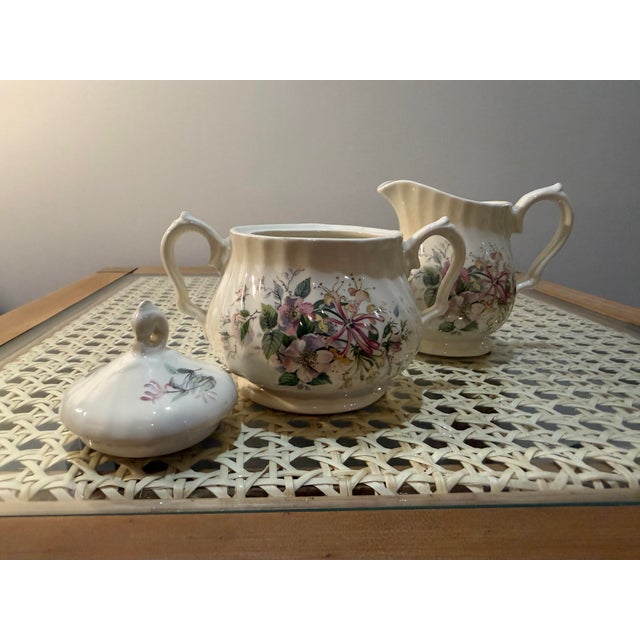 Myott, Meakin & Co. Ltd. was a prominent Staffordshire pottery manufacturer, formed in 1941 through the merger of two...