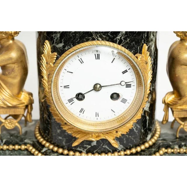 French Napoleon III clock in gilded bronze and green Alpine marble belonging to the second half of the 19th century. The...