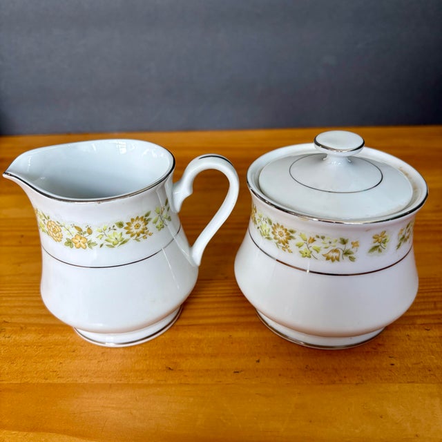 Mid-Century Modern Vintage Towne House Spring 3094 Creamer & Sugar Bowl Set • Yellow Floral Band and Silver Trim For Sale - Image 3 of 8