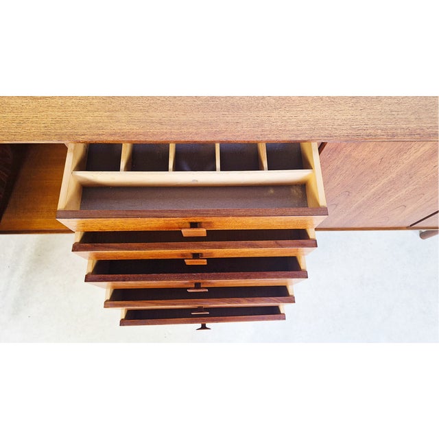 Model 4060 Credenza by Ib Køfod-Larsen for G Plan, 1960s For Sale - Image 9 of 14