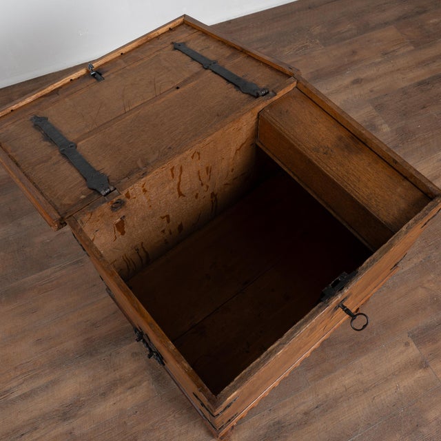 Early 19th Century Oak Trunk on Stand Side Table For Sale - Image 4 of 17