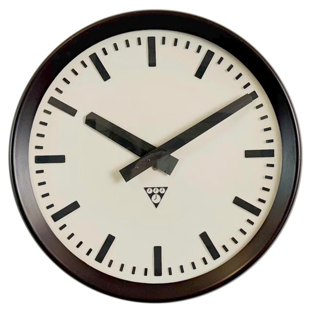 Industrial Bakelite Factory Wall Clock from Pragotron, 1960s For Sale - Image 17 of 17