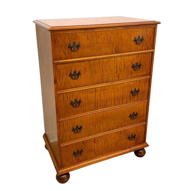 Traditional Vintage 5-Drawer Chest With Figured Wood Grain, Dovetailed Drawers and Brass-Toned Hardware For Sale - Image 3 of 9