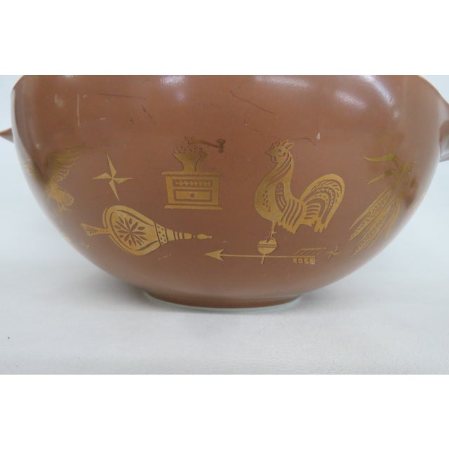 Glass Mid 20th Century Pyrex Model No 444 Early American 4 Quart Cinderella Mixing Bowl Glass For Sale - Image 7 of 18