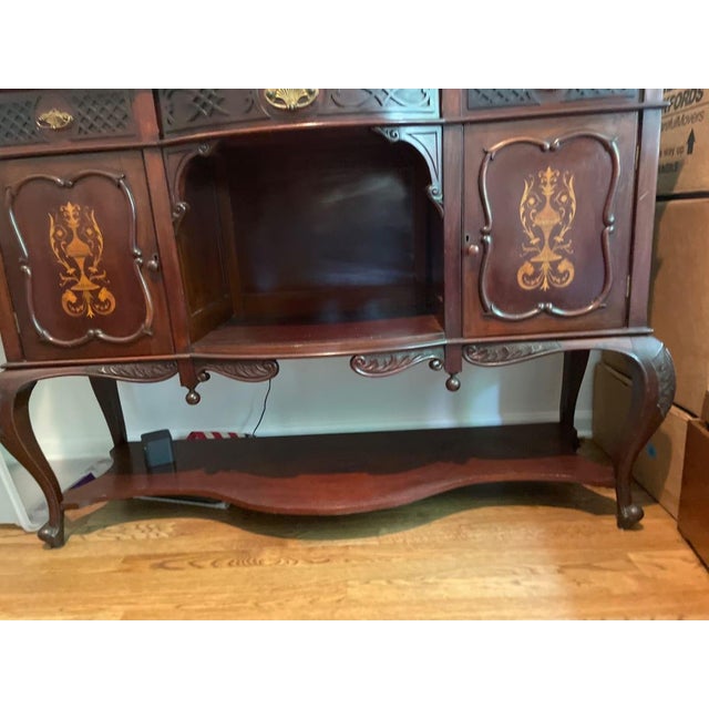A truly magnificent example of late Victorian craftsmanship, this mahogany sideboard with mirrored superstructure...