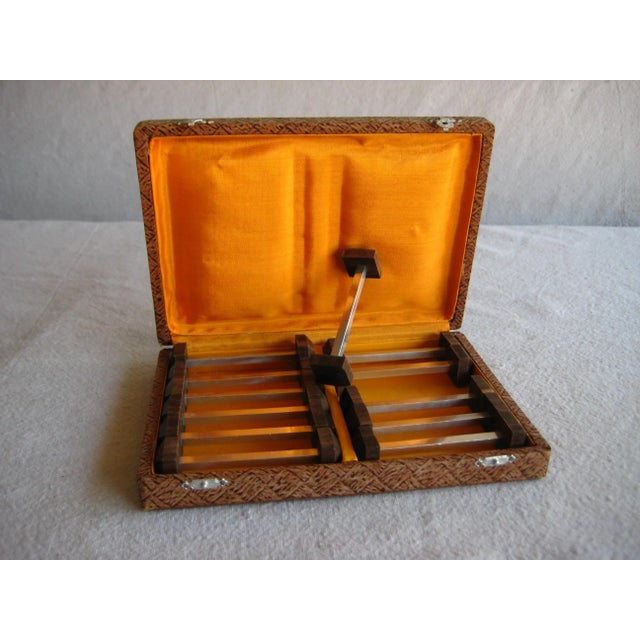 For purist that want to create an authentic mid century ambiance on their table , this set of 12 pieces is perfect ,...