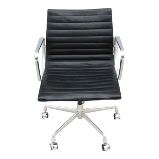 Mid-Century Modern Herman Miller Eames Aluminum Group Black Leather Management Chair For Sale