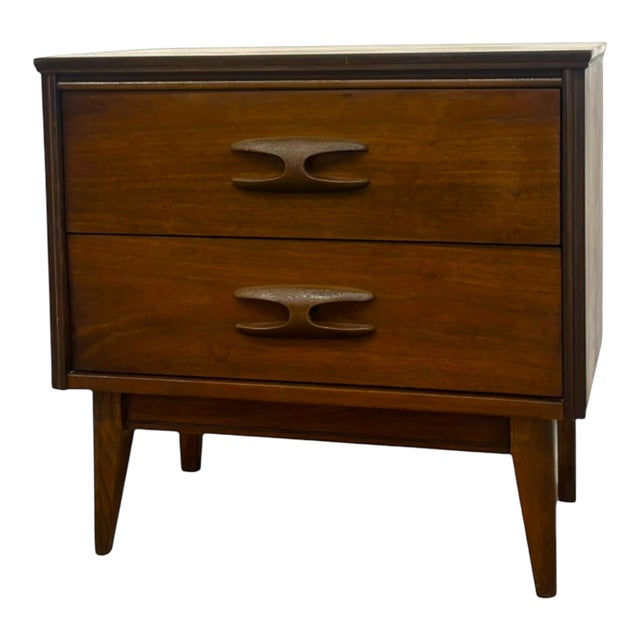 Vintage Mid Century Modern Walnut 2-Drawer Nightstand / End Table For Sale