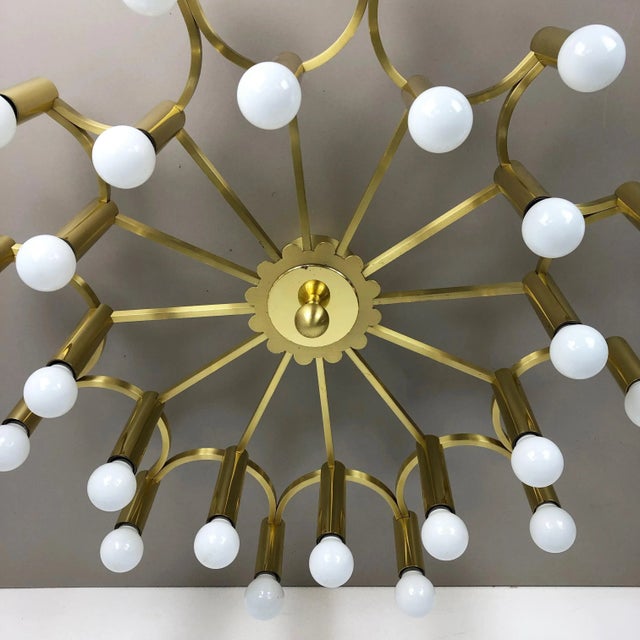 Gigantic Brass 24 Bulb Flush Mount Ceiling Light in the style of Stilnovo, Italy, 1960s For Sale - Image 9 of 18