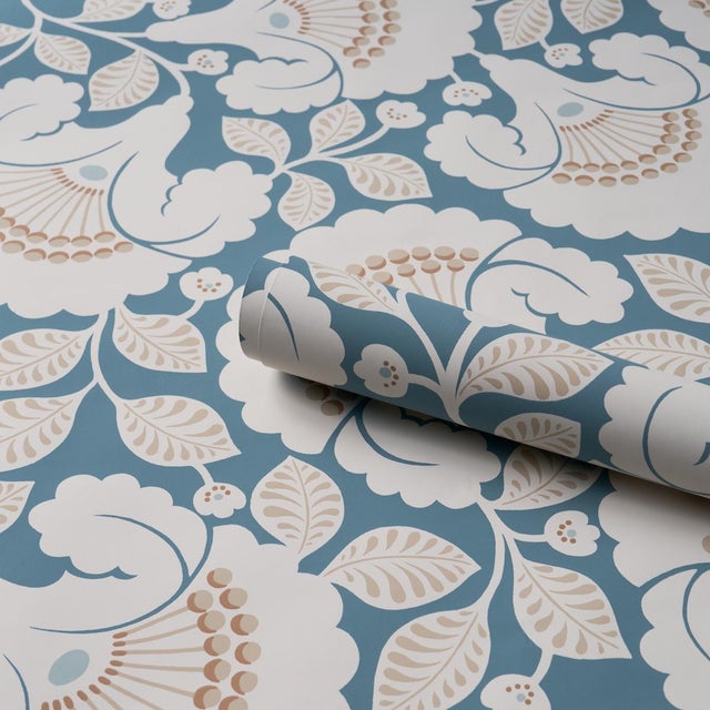 Schumacher Schumacher Jackie Wallcovering In Indigo For Sale - Image 4 of 6