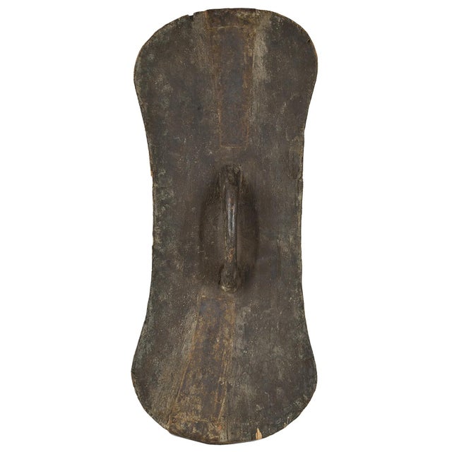 African Early 20th Century Songye Shield with Kifwebe Mask Icon For Sale - Image 3 of 5