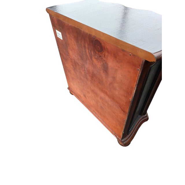 1990s 1990s Ethan Allen Lucca Serpentine Chest of Drawers Dresser Nightstand Console For Sale - Image 5 of 11