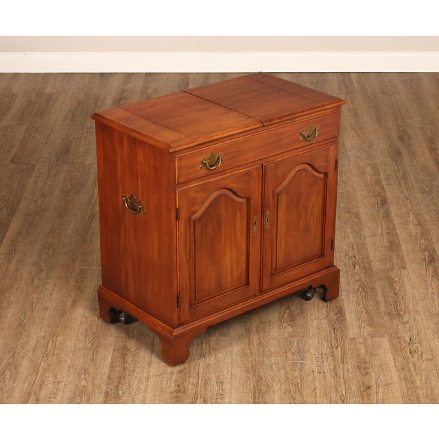 High Quality American Made Virginia Galleries Server Cabinet Crafted By Henkel-Harris And Executed In The Georgian Style....