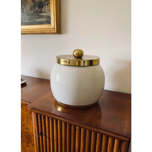 Hollywood Regency Hollywood Regency White Ceramic Bucket, Italy, Ca. 1970 For Sale - Image 3 of 13