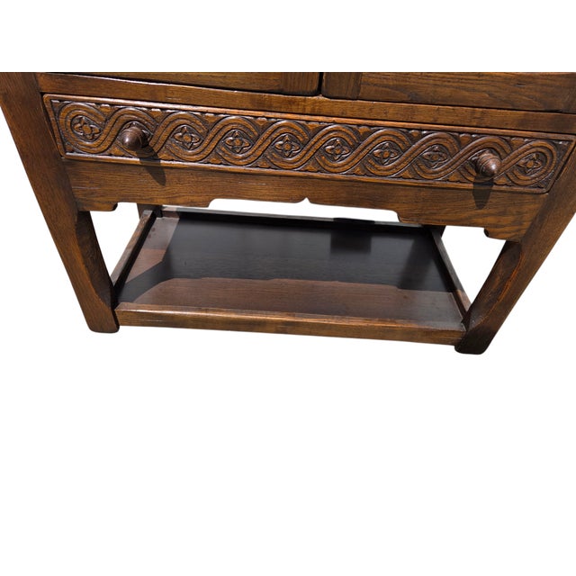 1980s Ethan Allan Charter Oak Jacobean Server Sideboard Bar Cabinet Made in England For Sale In Philadelphia - Image 6 of 16