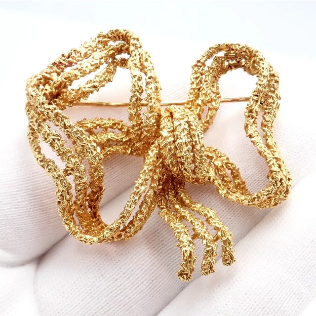Gold Vintage Tiffany & Co. 18k Yellow Gold Large Ribbon Bow Pin Brooch For Sale - Image 8 of 10