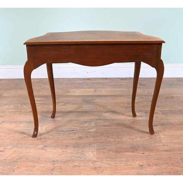 1930s Queen Anne Console Table in Walnut from Epstein and Co, 1930s For Sale - Image 5 of 6