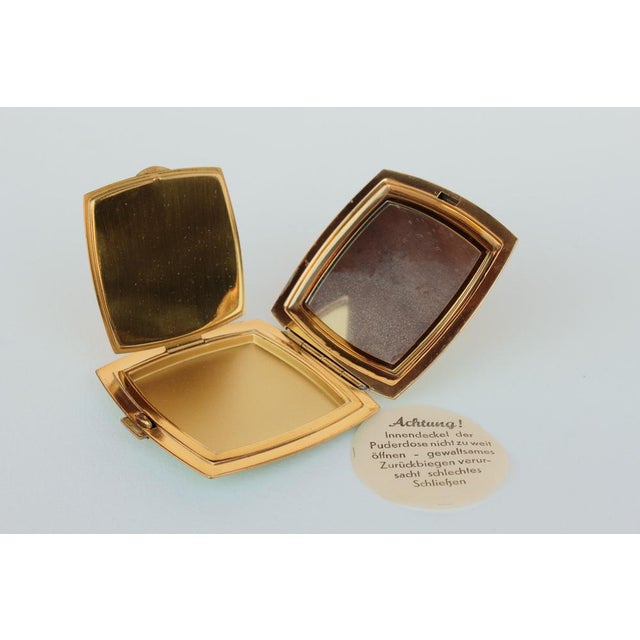 Art Deco Powder Compact in Lime Green, 1930s For Sale - Image 3 of 9