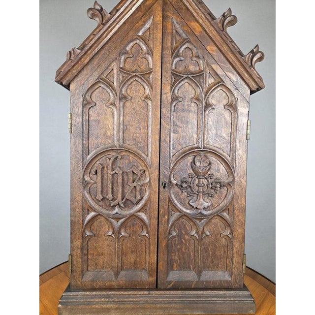 Neo-Gothic-style tabernacle made of carved oak, early 20th century