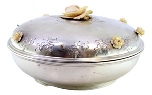 Round Silver Candy Box with Floral Reliefs Lid and Flower-Shaped Handle