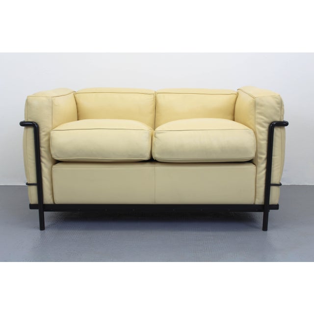 Mid-Century Modern LC2 Two-Seater Sofa in Cream Leather by Le Corbusier Perriand Jeanneret for Cassina, Italy, 2010s, in...