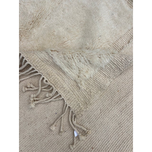 White Moroccan Beni Mrirt Rug Ivory Wool Rug, 2010s For Sale - Image 8 of 11