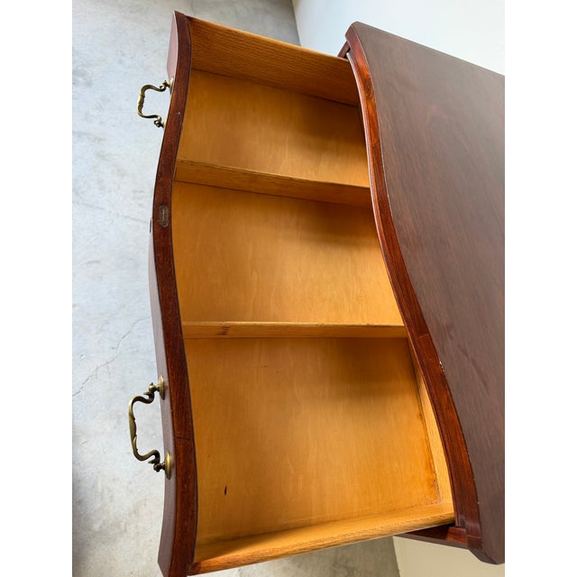 Vintage Serpentine-Front Mahogany Three-Drawer Nightstand / Bachelor’s Chest For Sale - Image 10 of 12