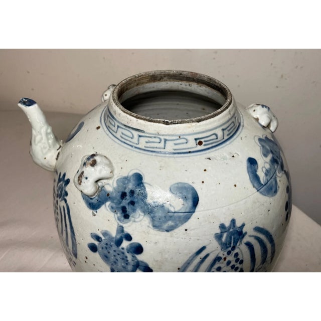 Antique 17th Century Ming Dynasty Chinese Blue White Hand Painted Pottery Teapot For Sale - Image 10 of 18