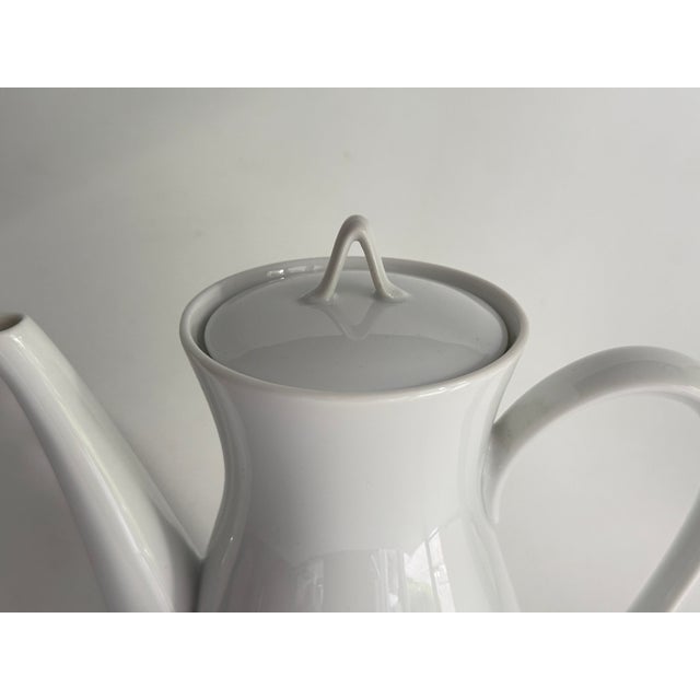 1970s Form 2000 White Tea Pot by Raymond Loewy for Rosenthal, Germany, 1950s For Sale - Image 5 of 6