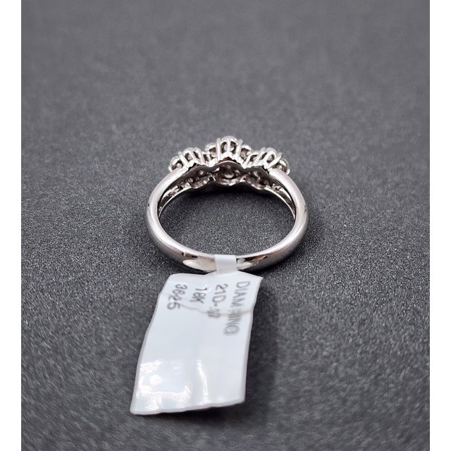 White 0.97 Ct Diamond Ring Size 6.5 For Sale - Image 8 of 10