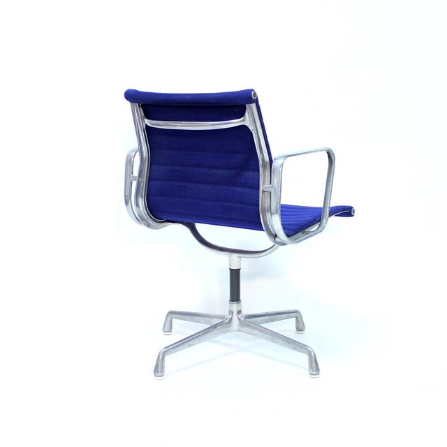Model EA108 Swivel Chair by Charles and Ray Eames for Herman Miller, 1958 For Sale - Image 6 of 9