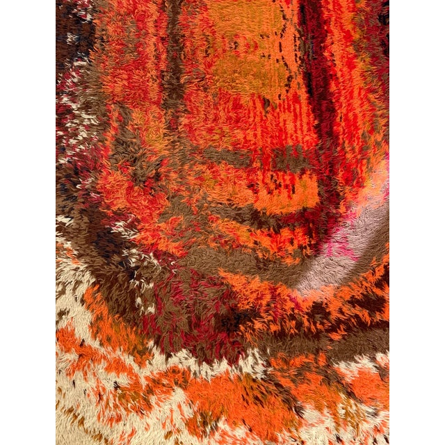 70s shaggy rug In original and very good condition. Classic styling of the mid-20th Century.