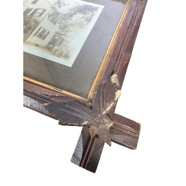 Early 19th Century Victorian Walnut Hand Carved Folk Art Oak Leaf Wood Frame For Sale - Image 5 of 10