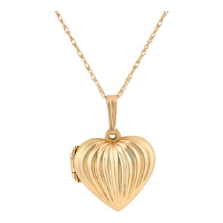 Vintage 14k Yellow Gold Heart Locket Necklace For Sale