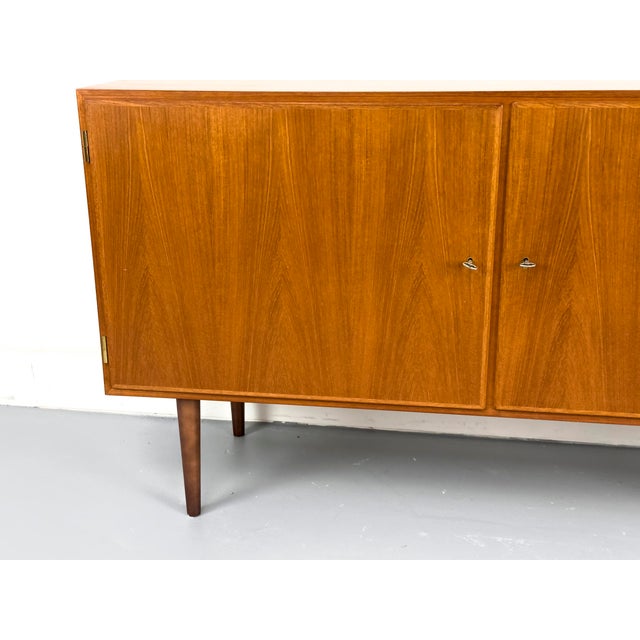 Contemporary Danish Sideboard in Teak by Carlo Jensen for Hundevad & Co., 1960s For Sale - Image 3 of 18
