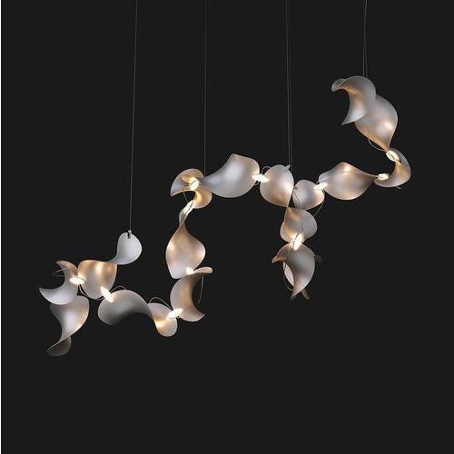 Dune 16 spiral chandelier in silver anodized aluminum by moss objects. Dimensions: w 100 x d 162 x h 105 cm. Materials:...